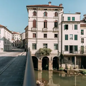 https://vicenza-center-river-view-netflix-wi-fi.hotelinveneto.com