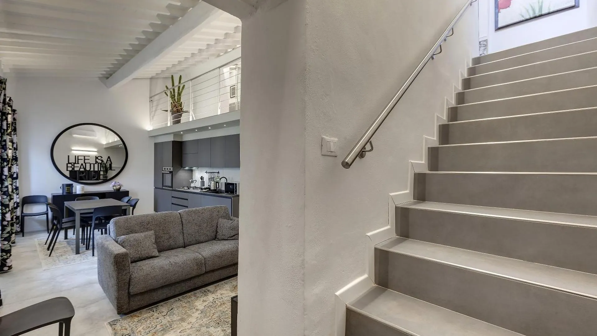 Tamara & Clotilde Apartments By Mamo Florence